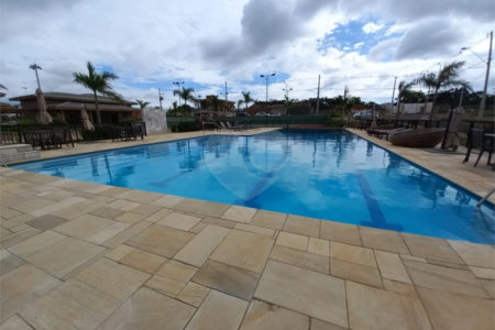 Casa à Venda no Condomínio Parque Faber IV