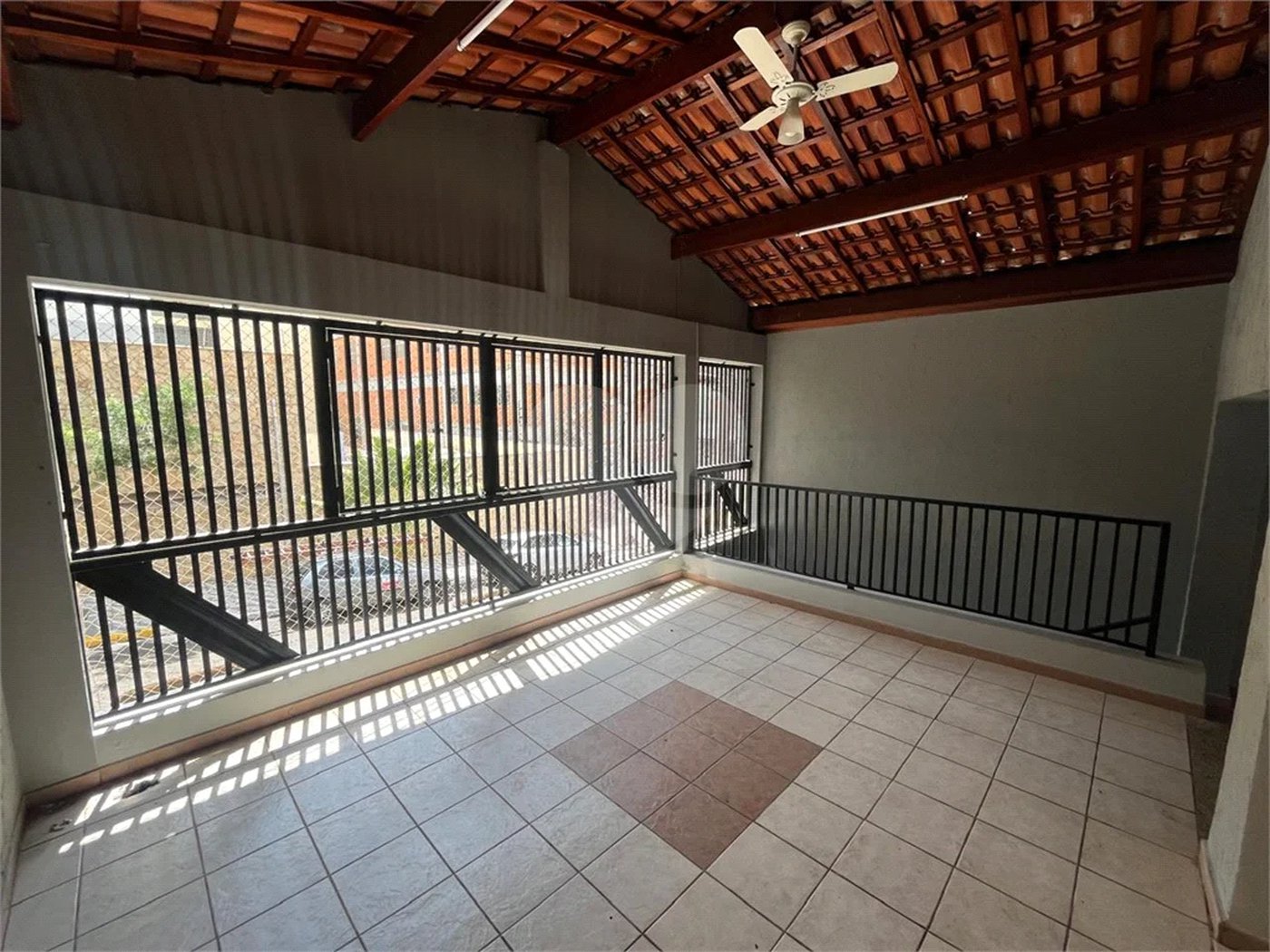 Casa Assobradada à Venda – Conforto, Excelente Acabamento e Localização Central