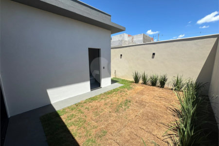 Linda casa a venda no condomínio Villeneuve