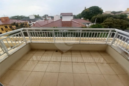 Excelente sobrado a venda no Condomínio Parque Sabará.