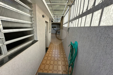 Casa à Venda no Bosque da Saúde com 271m², 3 Dormitórios, 1 Suíte e 4 Vagas