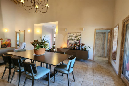 Casa à venda com 4 quartos, sendo 2 suítes, no condomínio Residencial Jardim Primavera, Louveira - SP