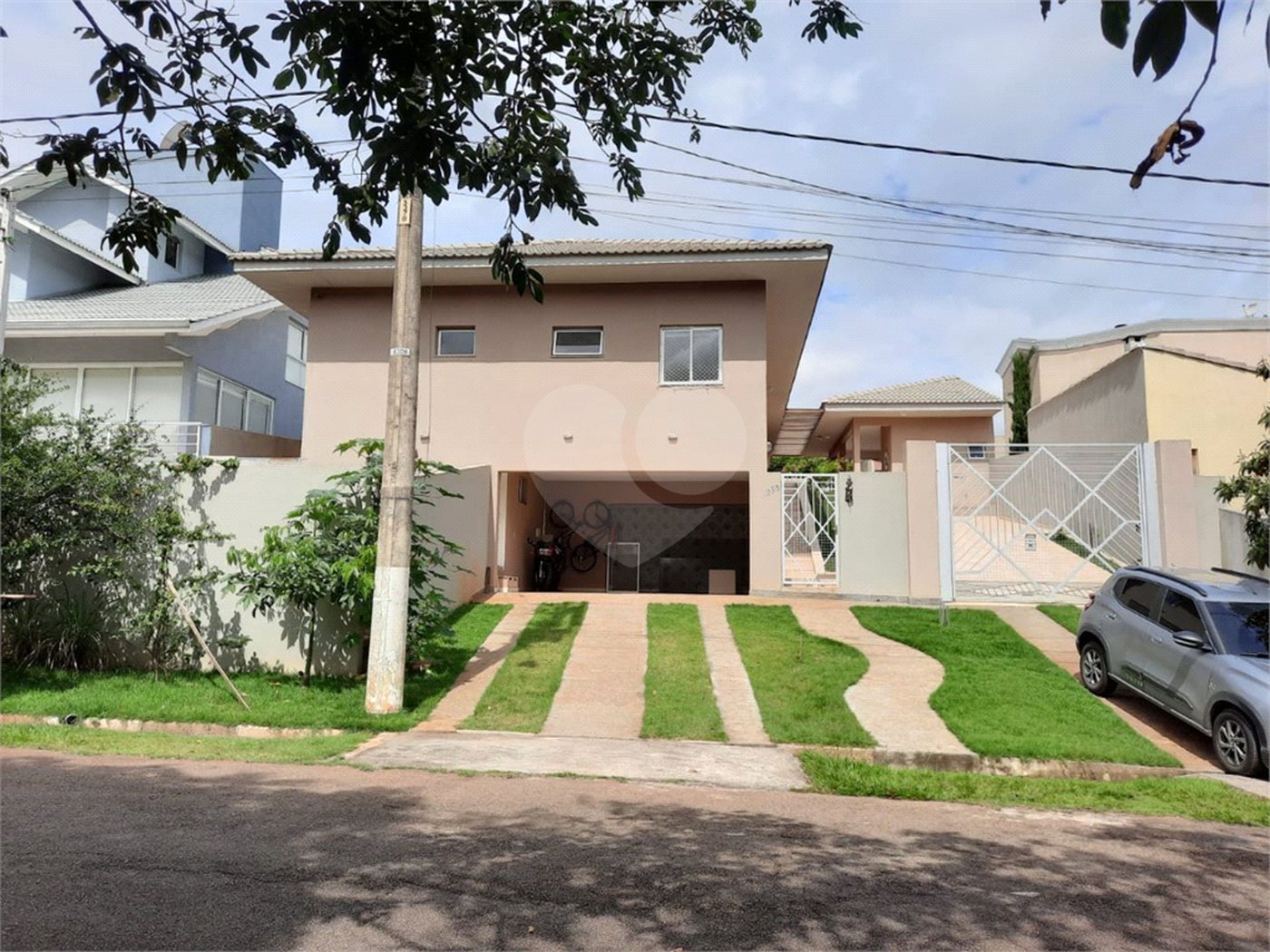 Casa à venda com 4 quartos, sendo 2 suítes, no condomínio Parque das Garças, Atibaia - SP
