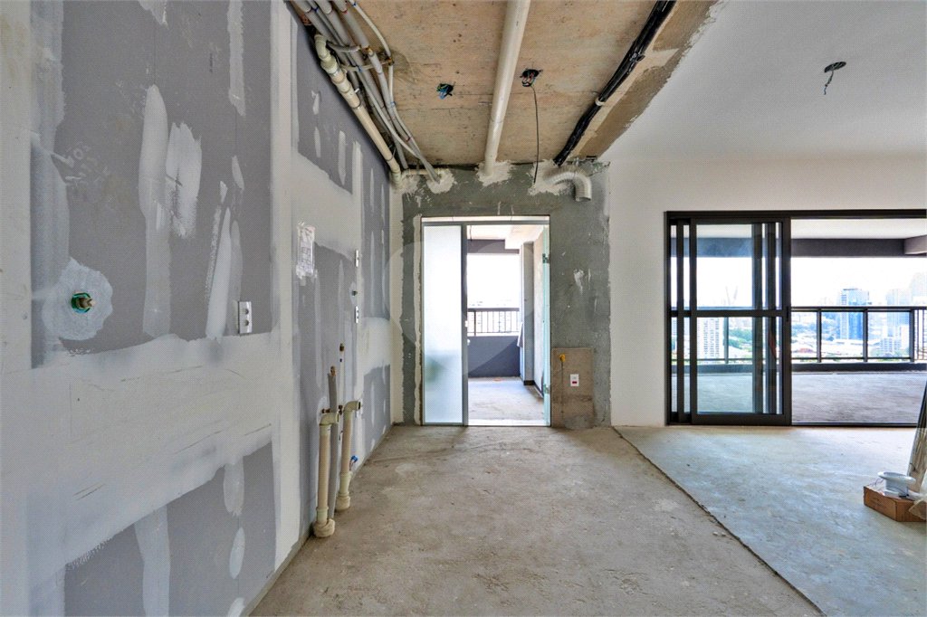 Apartamento à venda com 4 quartos, sendo 2 suítes,  em Jardim das Acácias, São Paulo, SP