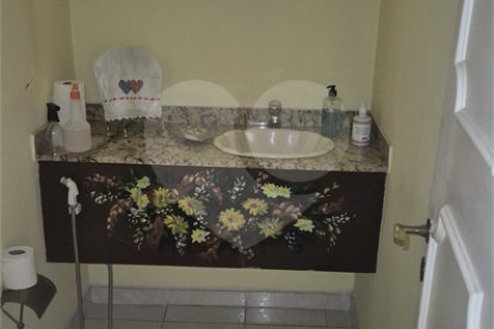Casa à venda com 4 quartos, sendo 3 suítes,  no condomínio Chácara das Rosas, São Paulo - SP