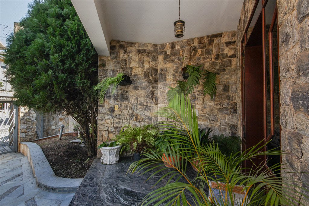 Casa à venda com 4 quartos, sendo 3 suítes, em City América, São Paulo, SP