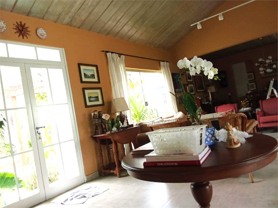 Casa à venda com 4 quartos, sendo 2 suítes,  no condomínio Vivenda do Lago, Sorocaba - SP