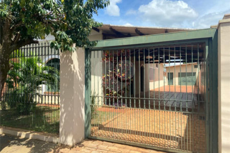 Casa à venda com 3 quartos em Jardim do Carmo, Araraquara, SP