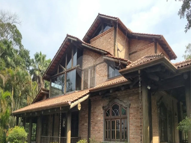 Casa à venda ou para alugar com 5 suítes no condomínio Cantareira, Mairiporã - SP