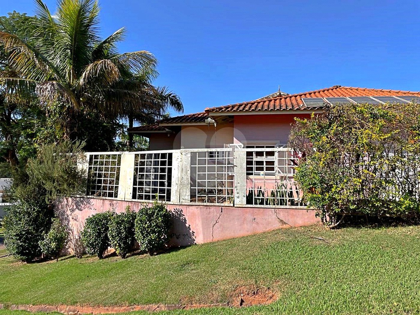 Casa à venda com 4 quartos, sendo 3 suítes,  no condomínio Terras de Santa Teresa, Itupeva - SP