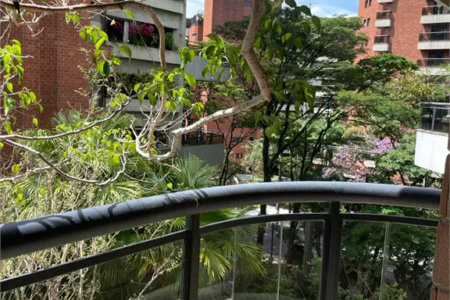 Apartamento à venda ou para alugar com 4 quartos, sendo 3 suítes,  em Jardim Vitória Régia, São Paulo, SP