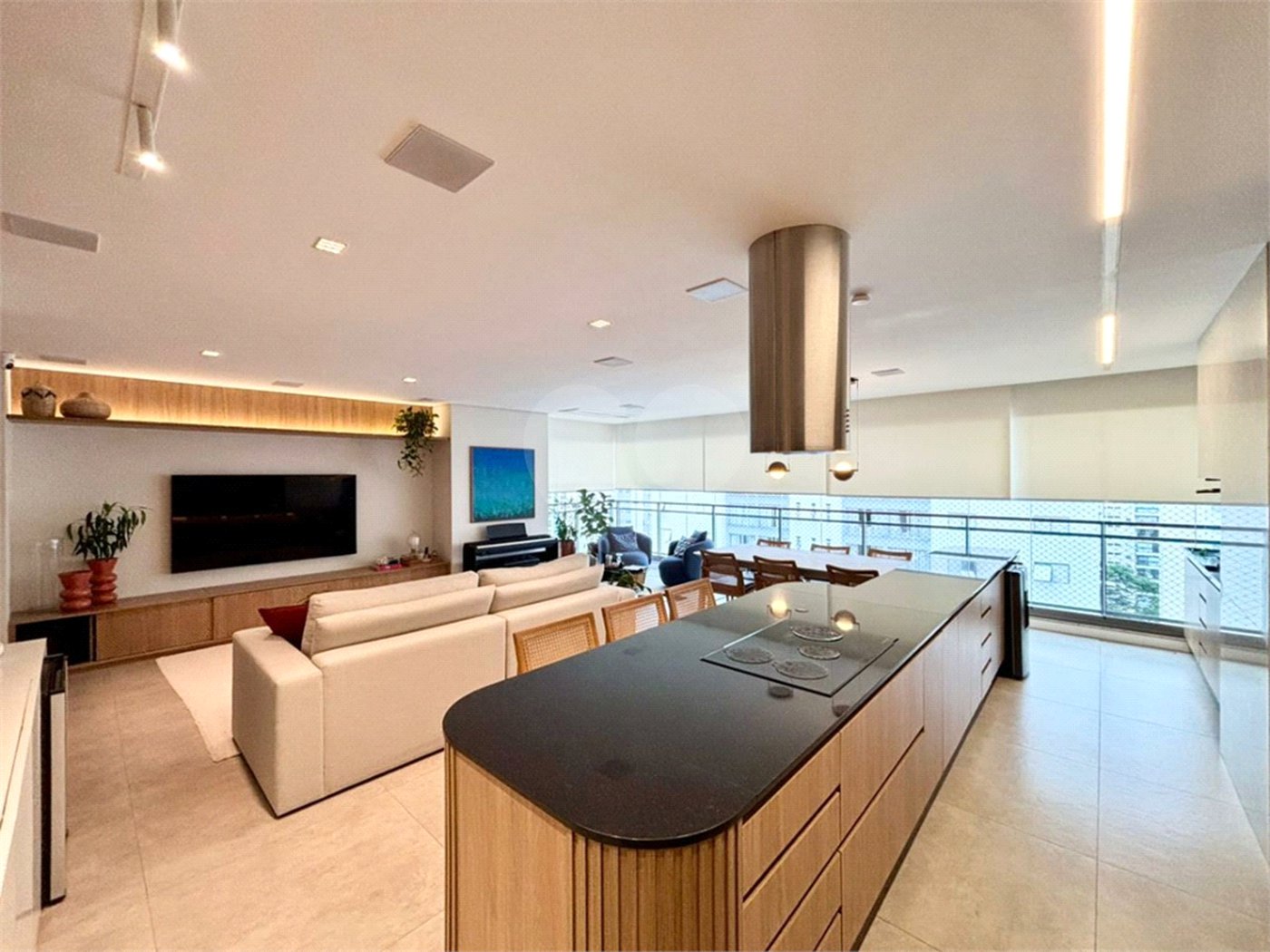 Apartamento à venda com 3 suítes em Moema, São Paulo, SP