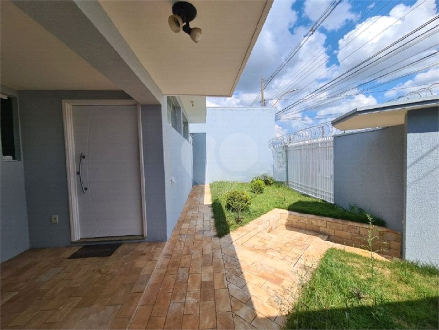 Casa à venda com 3 dormitórios, sendo 1 suite e ampla área de lazer no Jardim Brasil