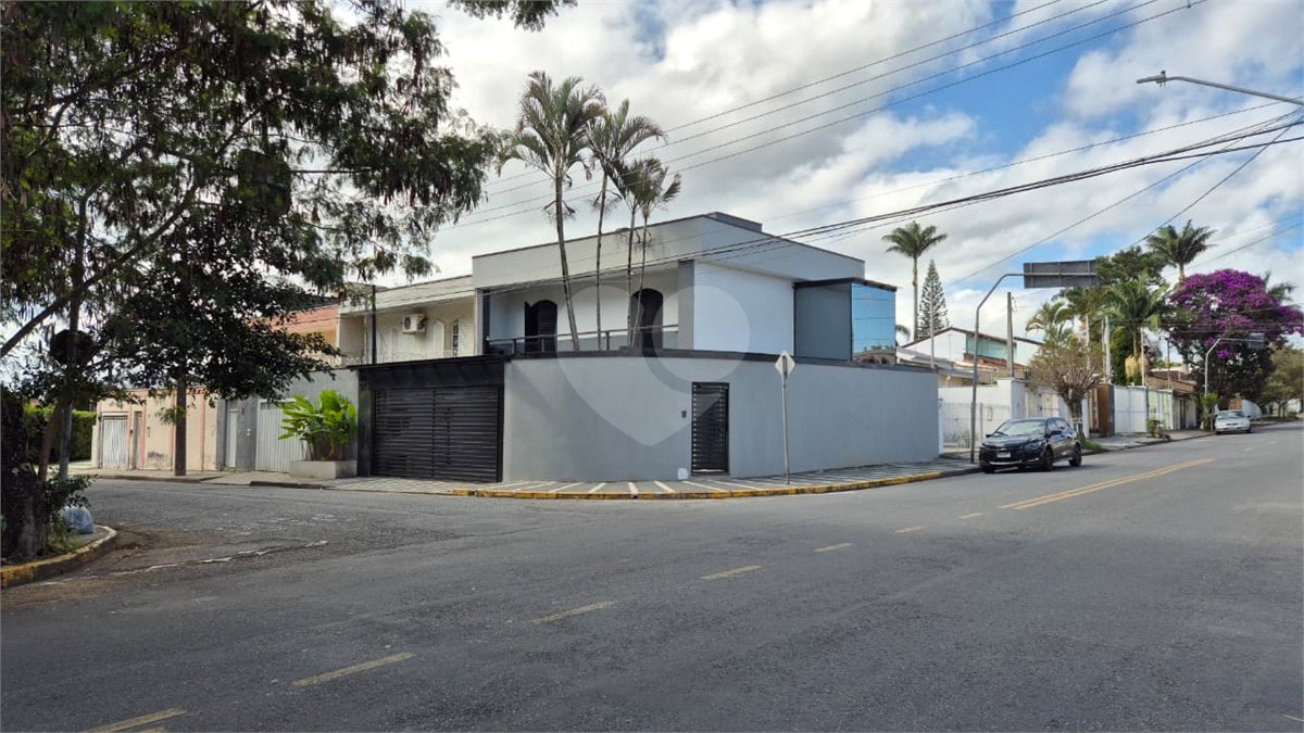 Casa à venda com 3 quartos em Vila Oliveira, Mogi das Cruzes, SP