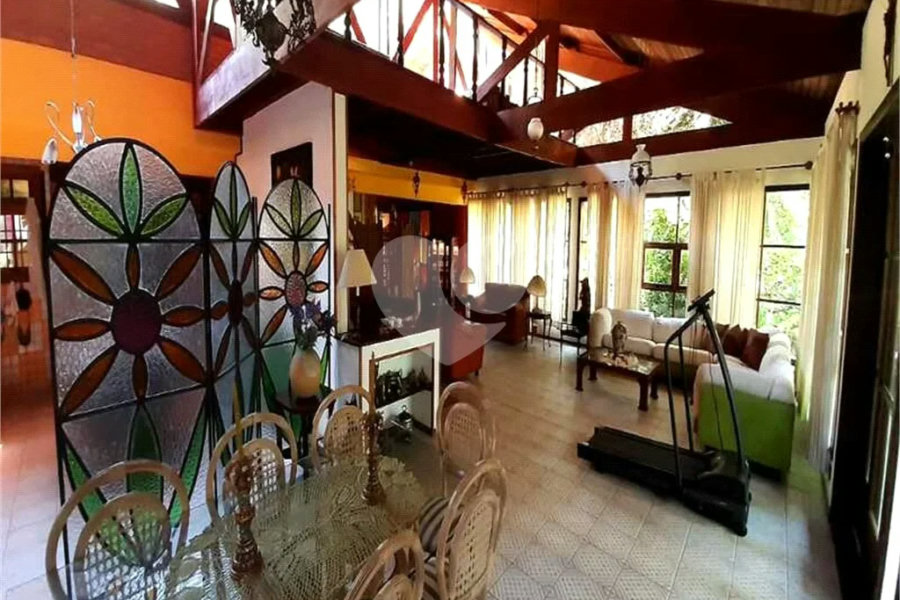 Casa Térrea à venda com 5 quartos, sendo 4 suítes, em Serra da Cantareira, Mairiporã, SP