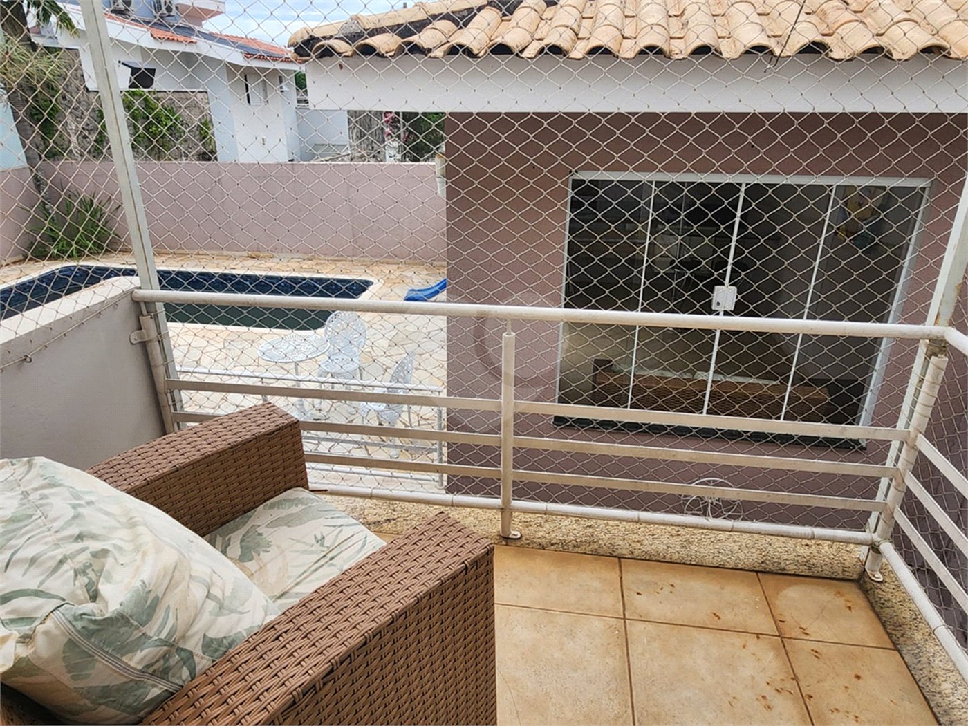Casa à venda com 3 quartos, sendo 1 suíte, no condomínio Terras de São Francisco, Vinhedo - SP