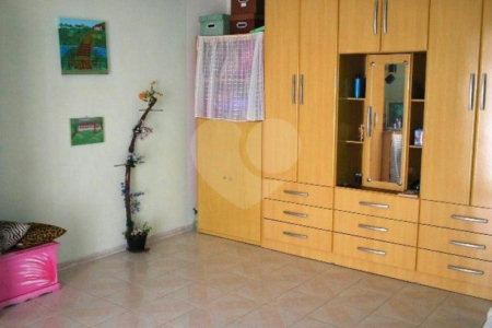 Sobrado à venda com 4 quartos, sendo 1 suíte, em Vila Nivi, São Paulo, SP