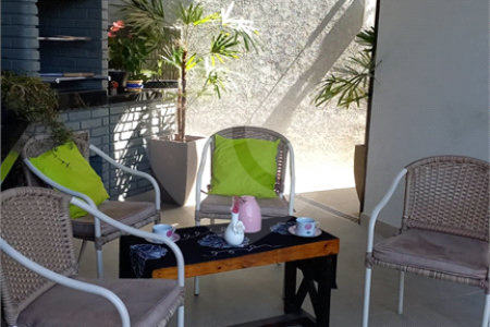 Casa à venda com 3 suítes no condomínio Residencial Marchant Buarque, Atibaia - SP