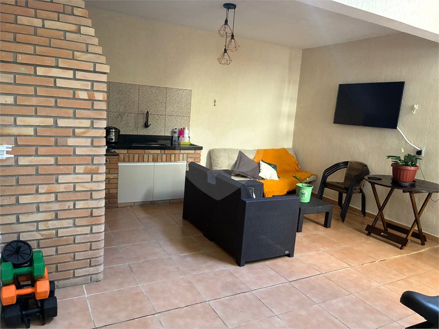 Sobrado à venda com 3 quartos em Montanhão, São Bernardo do Campo, SP