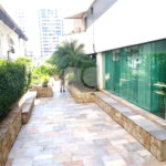 Apartamento 192m² à venda na Aclimação com 3 suítes e 3 vagas.