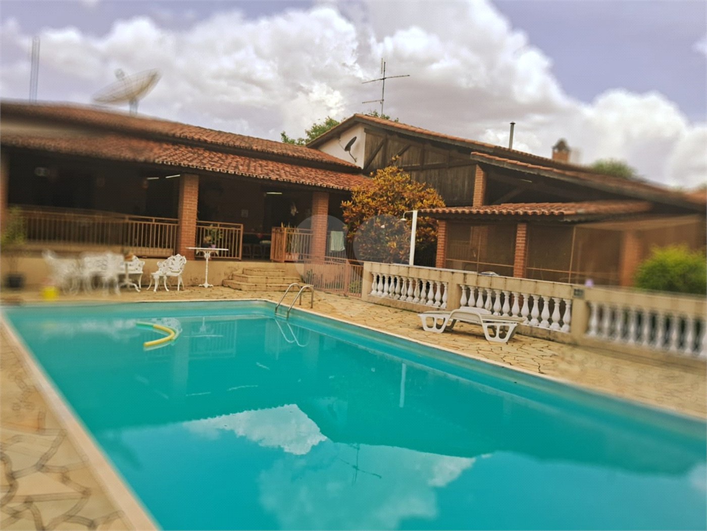 Casa à venda com 3 quartos, sendo 1 suíte, no condomínio Acmti - Colinas do Mosteiro, Terras de Itaici e Recanto dos Pássaros, Indaiatuba - SP