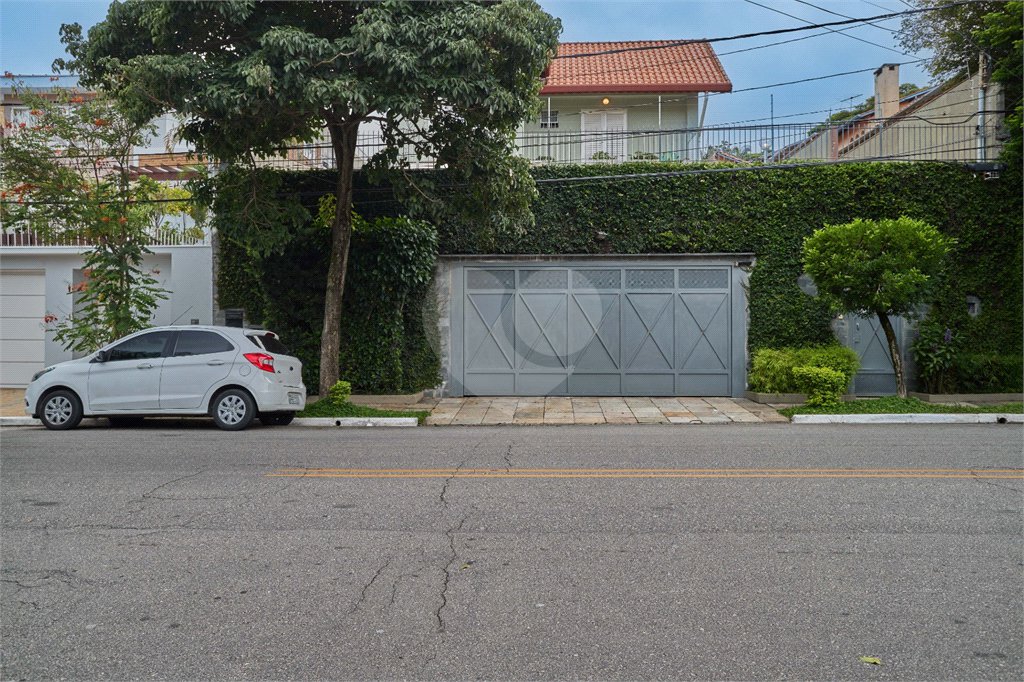 Sobrado à venda com 4 quartos, sendo 1 suíte, em Brooklin Velho, São Paulo, SP
