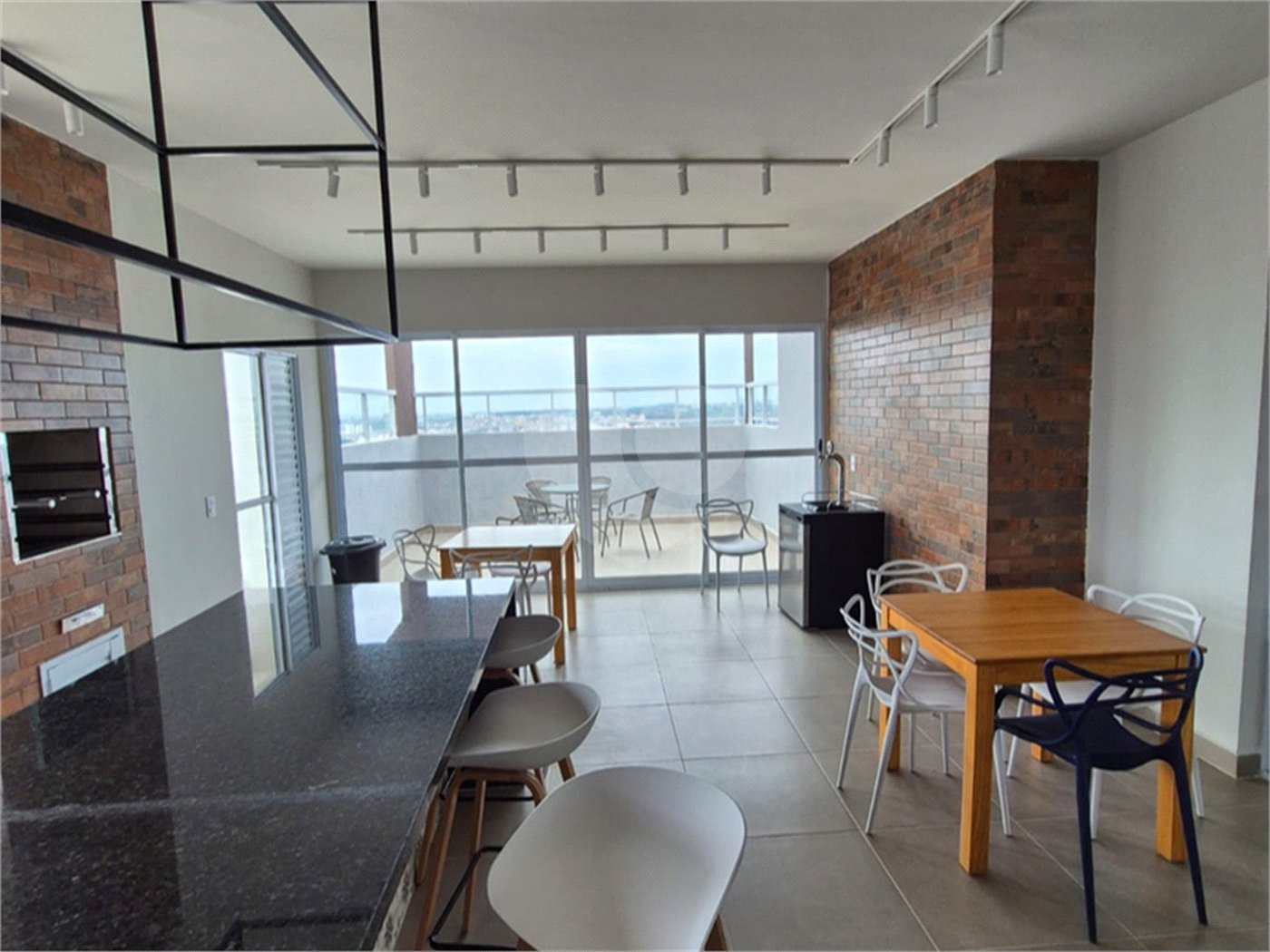 Apartamento à venda com 2 quartos, sendo 1 suíte,  em Vila Hortência, Sorocaba, SP