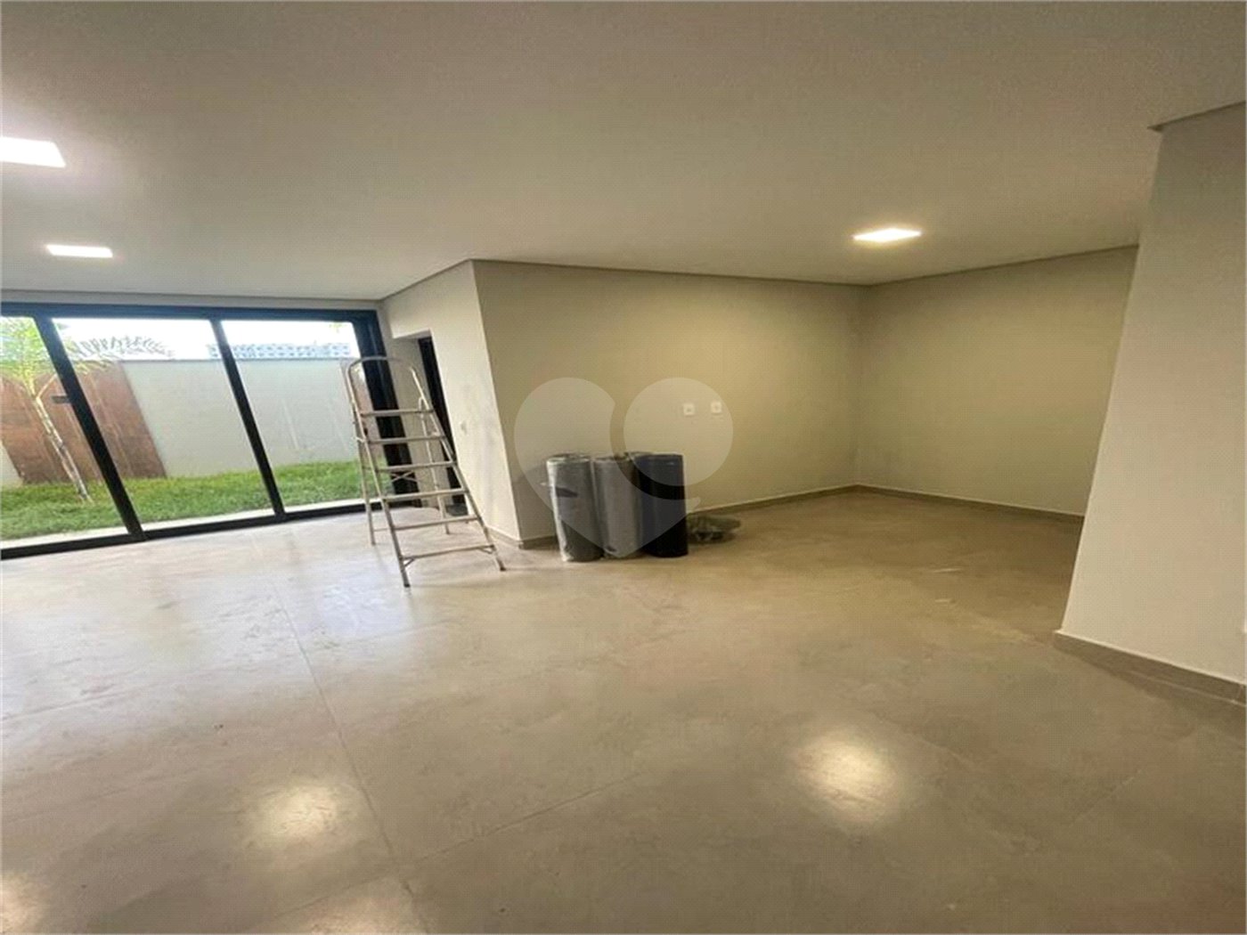 Casa à venda com 3 quartos, sendo 1 suíte, no condomínio Vila Paraty, Indaiatuba - SP