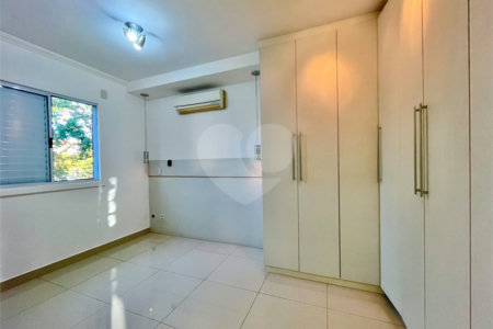 Casa à venda com 3 quartos, sendo 1 suíte, no condomínio Residencial Villa Flora, Votorantim - SP