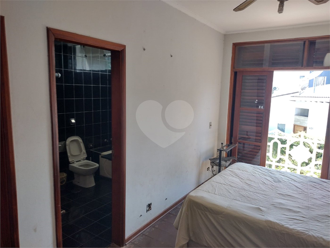 Casa à venda com 7 quartos, sendo 4 suítes, no condomínio Estância Marambaia, Vinhedo - SP