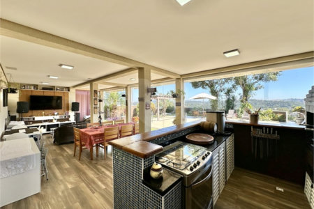 Casa à venda com 3 suítes no condomínio Golf Village, Carapicuíba - SP