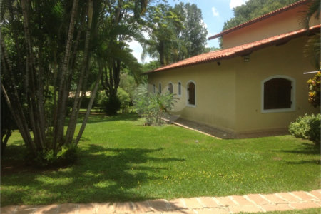 Casa à venda com 5 quartos, sendo 3 suítes, no condomínio Recanto das Flores, Indaiatuba - SP