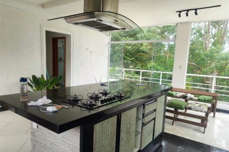 Casa à venda com 3 quartos, sendo 1 suíte, no condomínio Clube Florada Suzano, Suzano - SP
