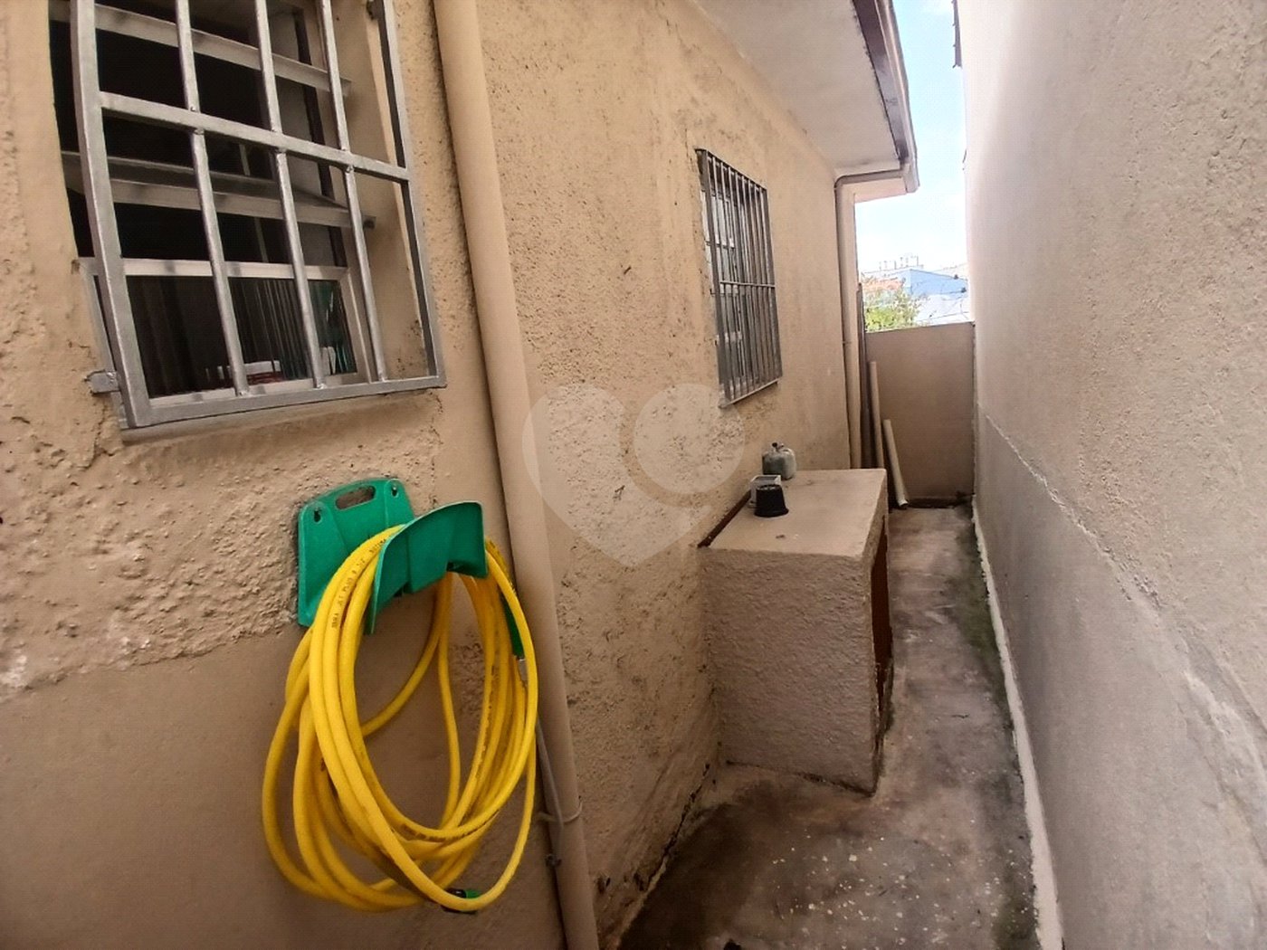 Casa Assobradada à Venda – Isolada | Quintal | Edícula