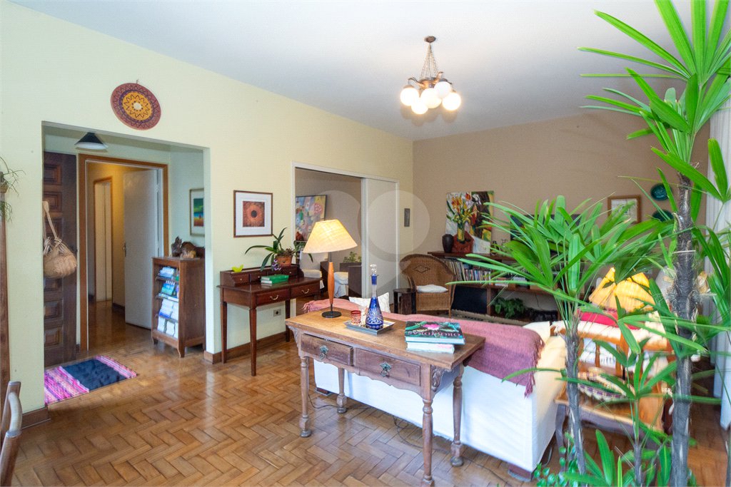 Casa à venda com 3 quartos, sendo 1 suíte, em Alto da Boa Vista, São Paulo, SP