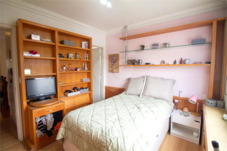 Casa à venda com 4 quartos, sendo 3 suítes, no condomínio Residencial Sans Souci, São Paulo - SP