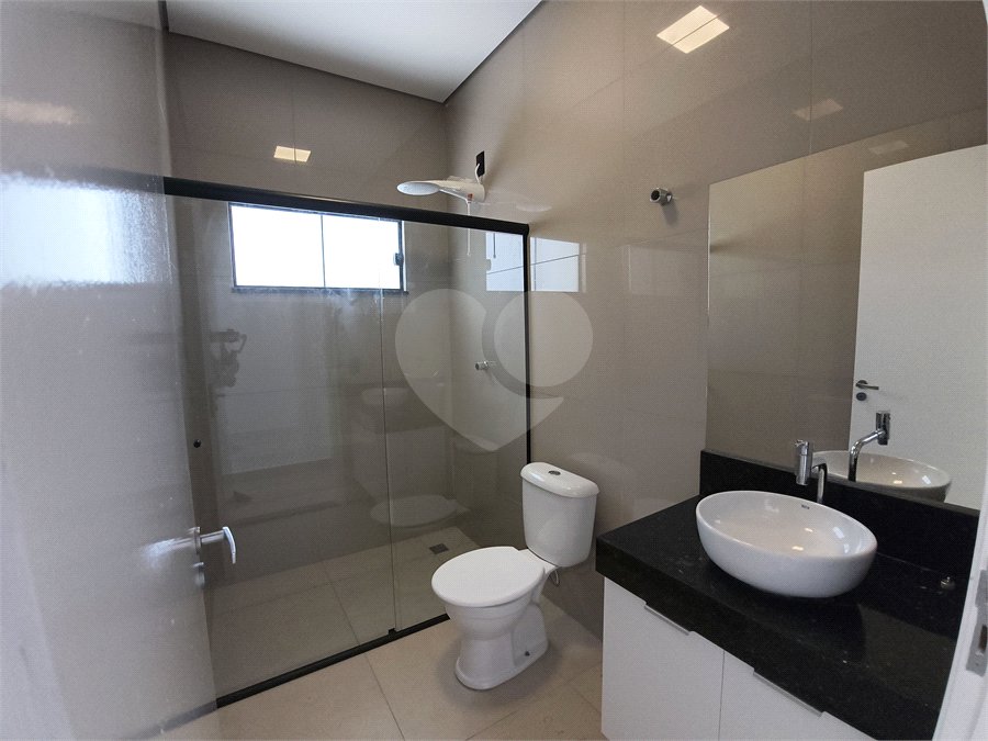 Casa à venda ou para alugar com 3 quartos, sendo 1 suíte, no condomínio Condomíno Helena Maria, Sorocaba - SP