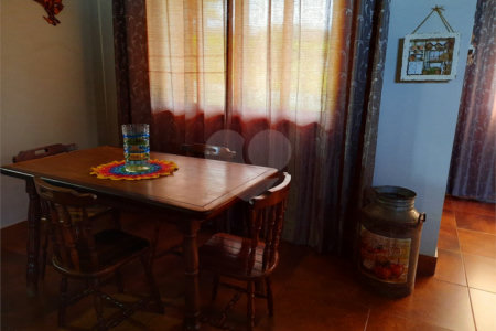 Casa à venda com 3 quartos, sendo 1 suíte,  no condomínio Village Ipanema 1, Araçoiaba da Serra - SP