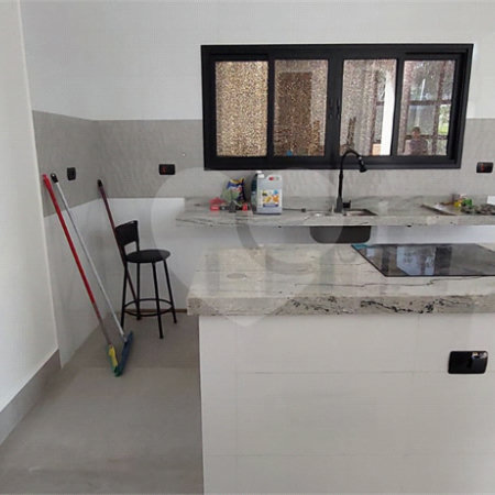 Casa à venda ou para alugar com 5 quartos, sendo 3 suítes, no condomínio Figueira Garden, Atibaia - SP
