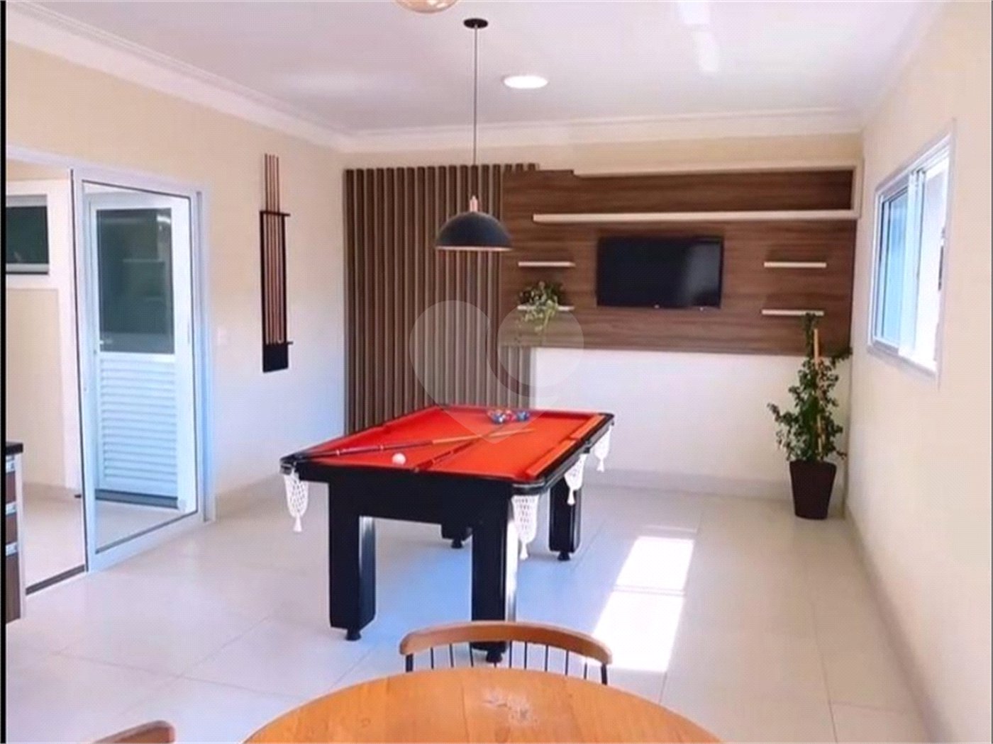 Casa à venda com 4 quartos, sendo 3 suítes, no condomínio Lago da Serra, Araçoiaba da Serra - SP