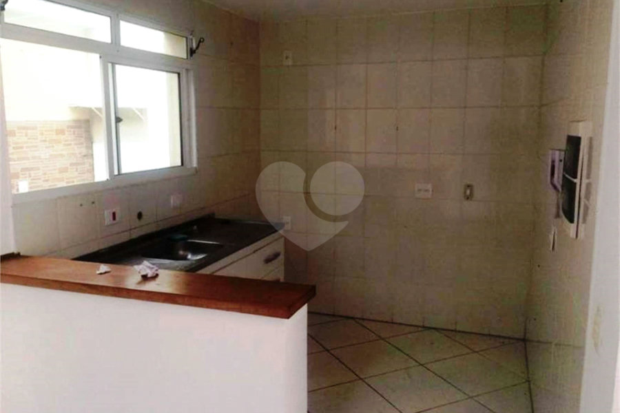 Casa à venda com 3 quartos, sendo 1 suíte, no condomínio Vila das Macieiras, São Paulo - SP