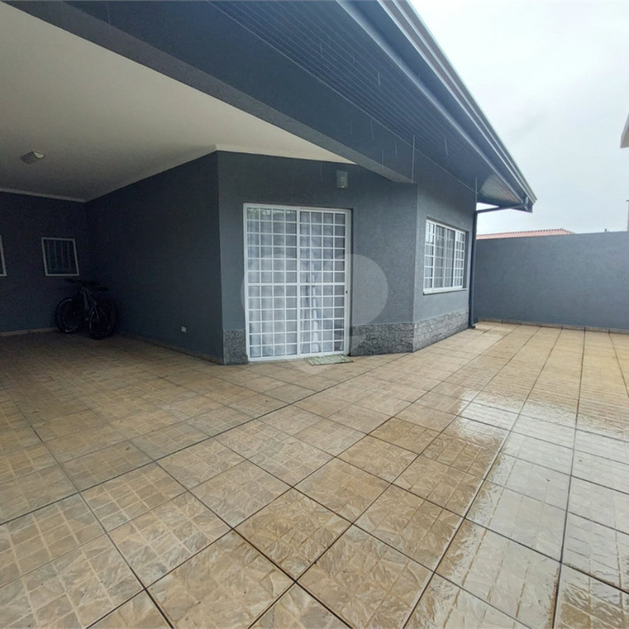 Casa à venda com 3 quartos, sendo 2 suítes, no Centro, Bom Jesus dos Perdões, SP
