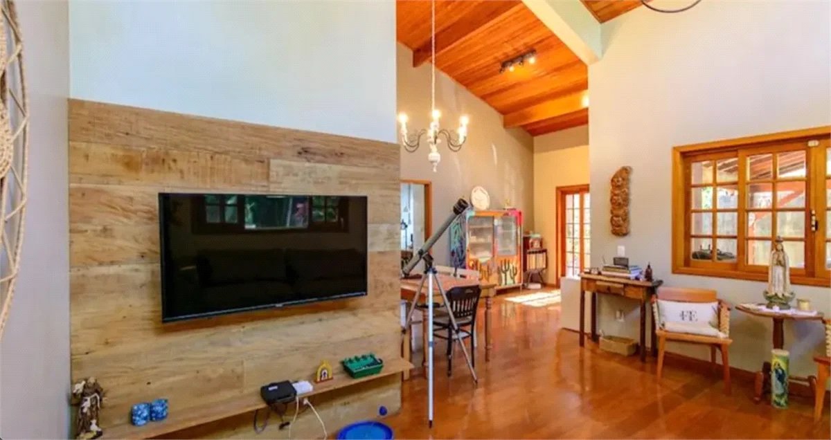 Casa à venda com 4 quartos, sendo 2 suítes, em Granja Viana, Cotia, SP