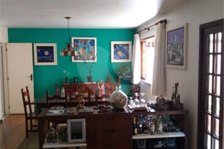 Casa à venda com 4 quartos, sendo 2 suítes, no condomínio Vila Panamericana, São Paulo - SP