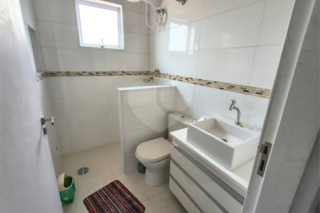 Sobrado à venda com 3 quartos em Vila Paulo Silas, São Paulo, SP