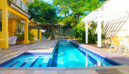 Casa à venda ou para alugar com 5 suítes no condomínio Arataca, São Paulo - SP