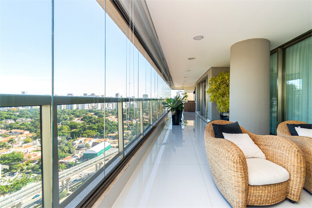 Apartamento à venda com 4 quartos, sendo 3 suítes,  em Campo Belo, São Paulo, SP