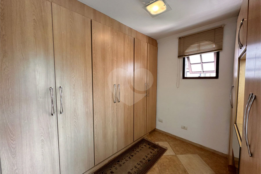 Casa à venda com 5 quartos, sendo 3 suítes, no condomínio Jd Itatinga, São Paulo - SP