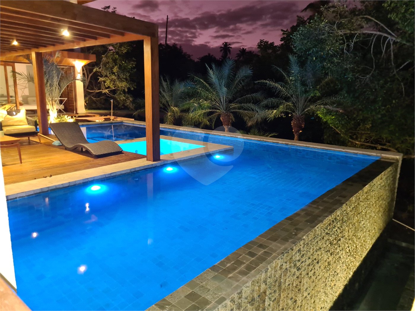 Casa à venda com 4 quartos, sendo 2 suítes,  no condomínio Praia Bella, Mata de São João - BA