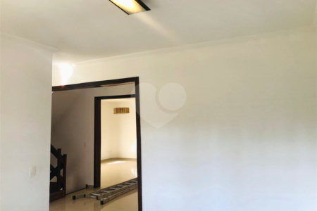 Sobrado à venda com 4 quartos, sendo 2 suítes,  em Vila Oliveira, Mogi das Cruzes, SP